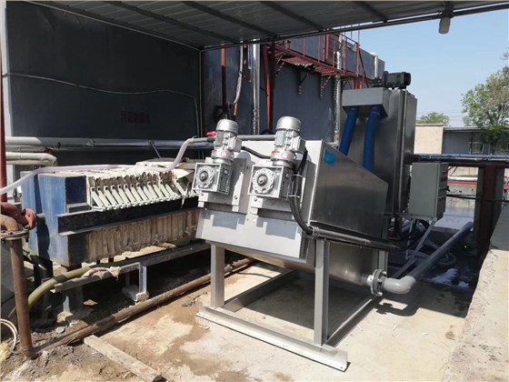 疊螺機(jī)(1) 疊螺機(jī)(1)