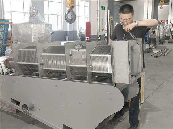 疊螺壓泥機(jī)(1)