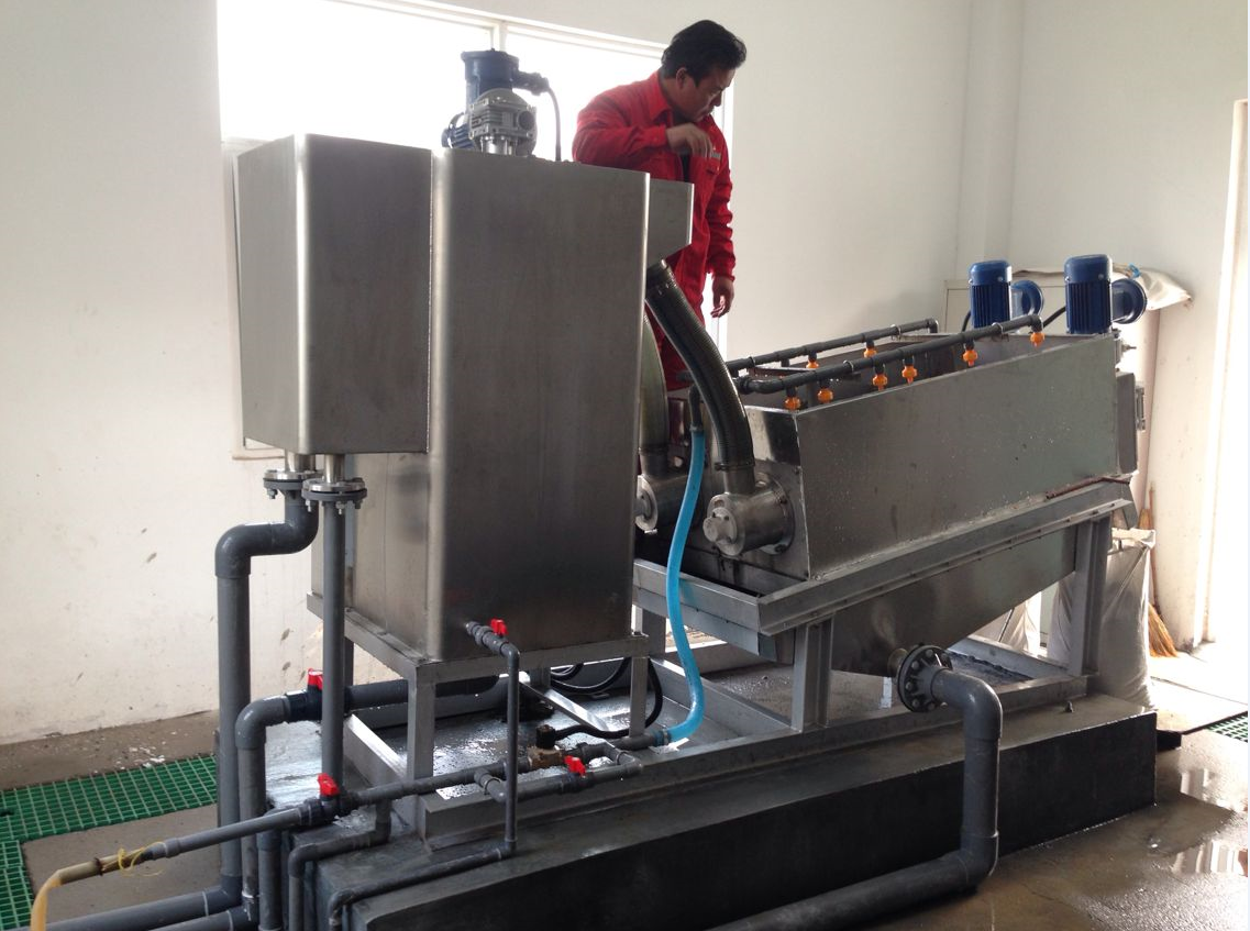 東營(yíng)醫(yī)院污泥處理設(shè)備疊螺機(jī) 東營(yíng)醫(yī)院污泥處理設(shè)備疊螺機(jī)