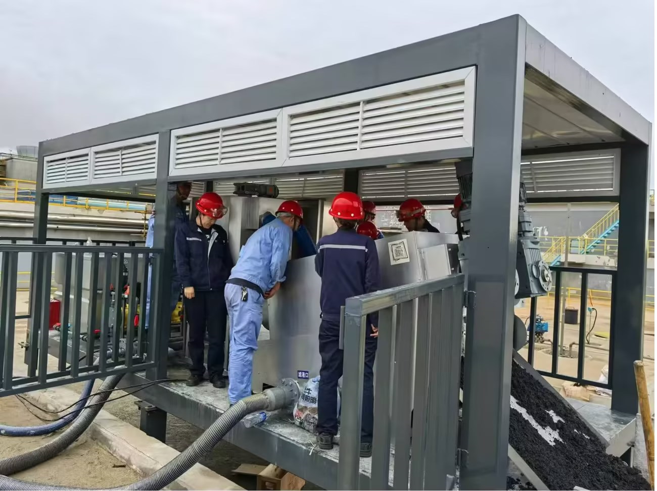 集裝箱式疊螺機(jī)污泥脫水機(jī) 集裝箱式疊螺機(jī)污泥脫水機(jī)